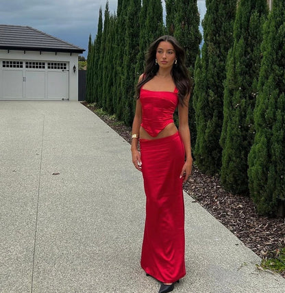 I am Delilah Valerie maxi set in Cherry
